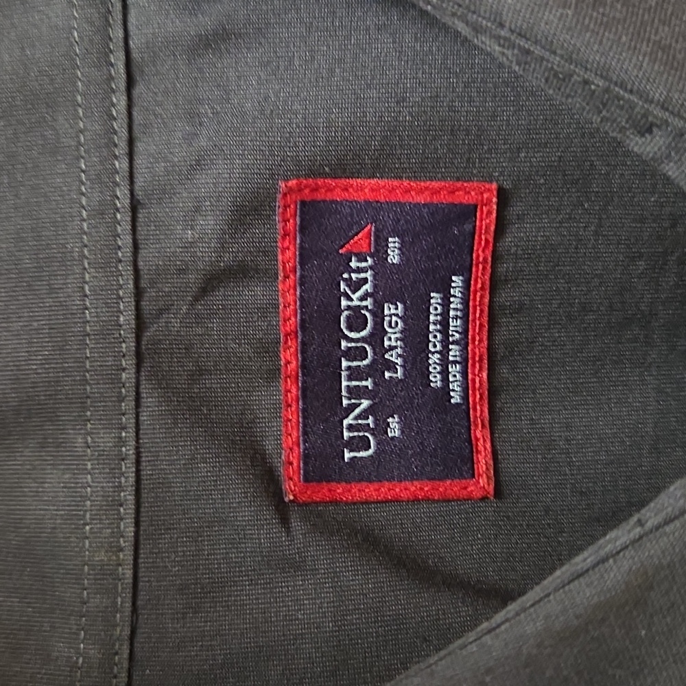 UNTUCKit | Button Down Short Sleeve | Large - Picture 2 of 3